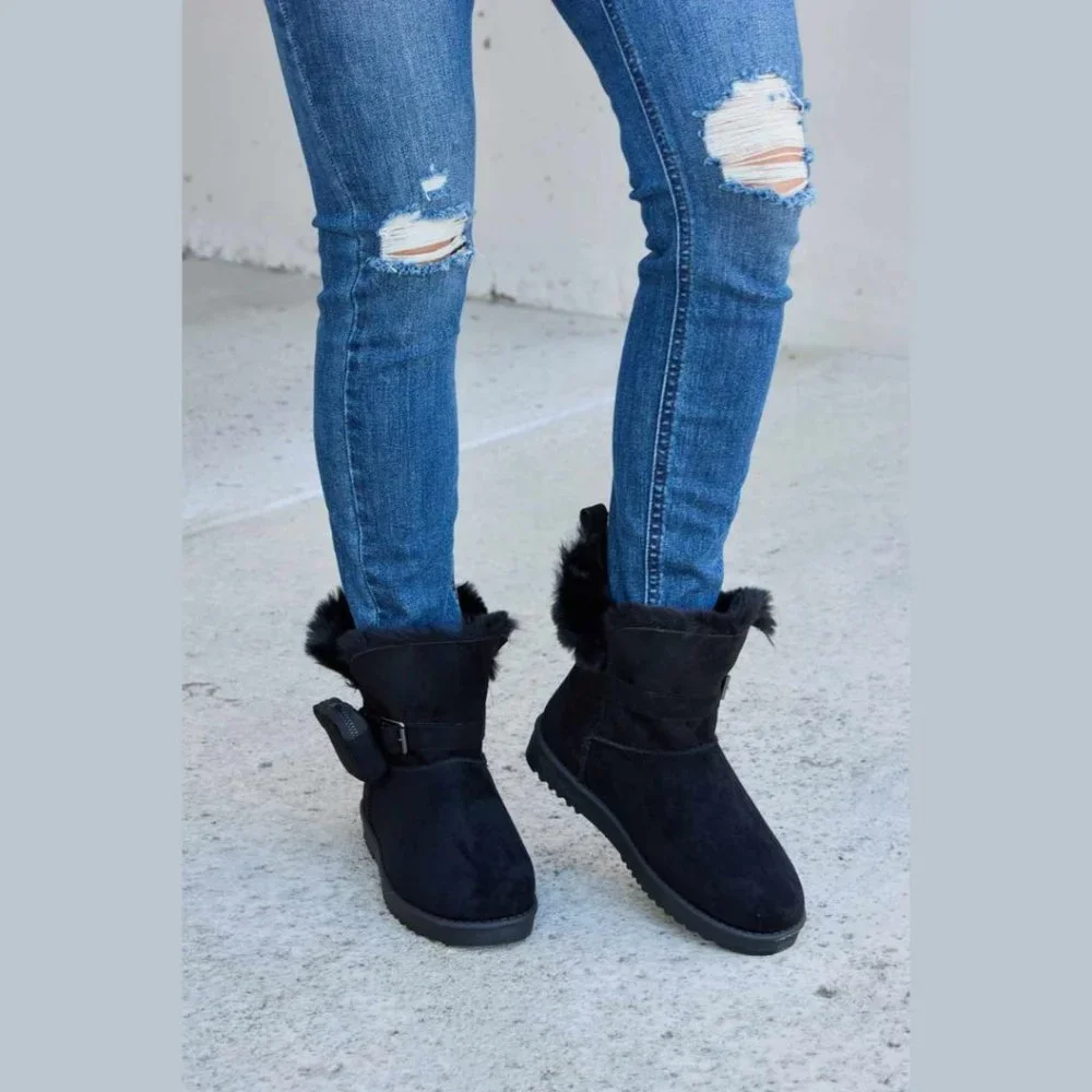 Black Plush Thermal Winter Boots Faux Fur Lined Zip Pocket New